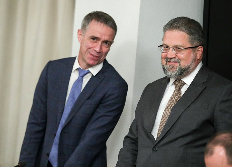 Статс-секретарь - заместитель Председателя Банка России Алексей Гузнов (справа)