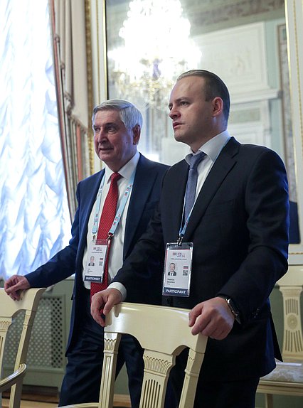Vice Jefe primero de la Duma Estatal Ivan Melnikov y Vice Jefe de la Duma Estatal Vladislav Davankov