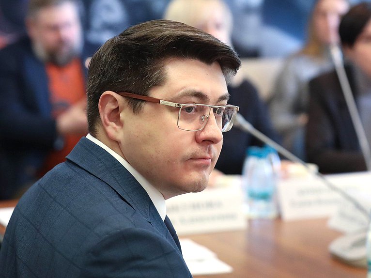 Заместитель Председателя Комитета по промышленности и торговле Александр Спиридонов