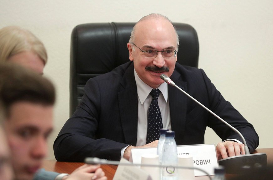 Председатель Комитета по науке и высшему образованию Сергей Кабышев