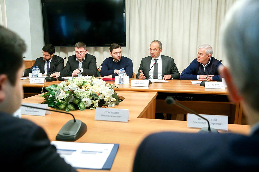 Круглый стол на тему «Методические и правовые подходы к разработке критериев перехода проектов долевого строительства на счета эскроу»