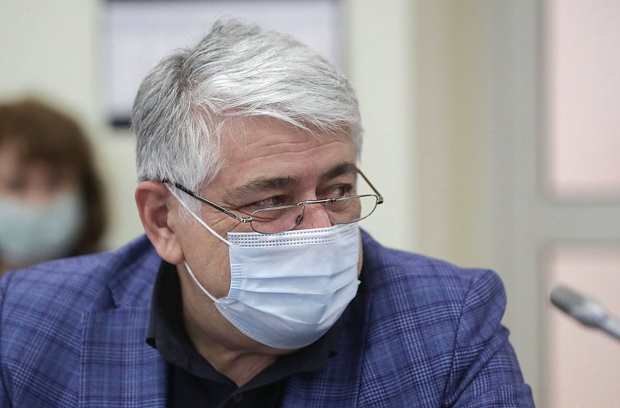 Член Комитета по государственному строительству и законодательству Отари Аршба
