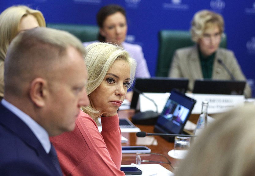 Reunión ordinaria de la Comisión Parlamentaria de investigación de los actos delictivos cometidos contra niños por el régimen de Kiev