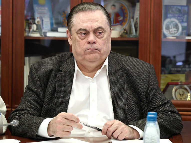 Член Комитета по делам национальностей Геннадий Семигин