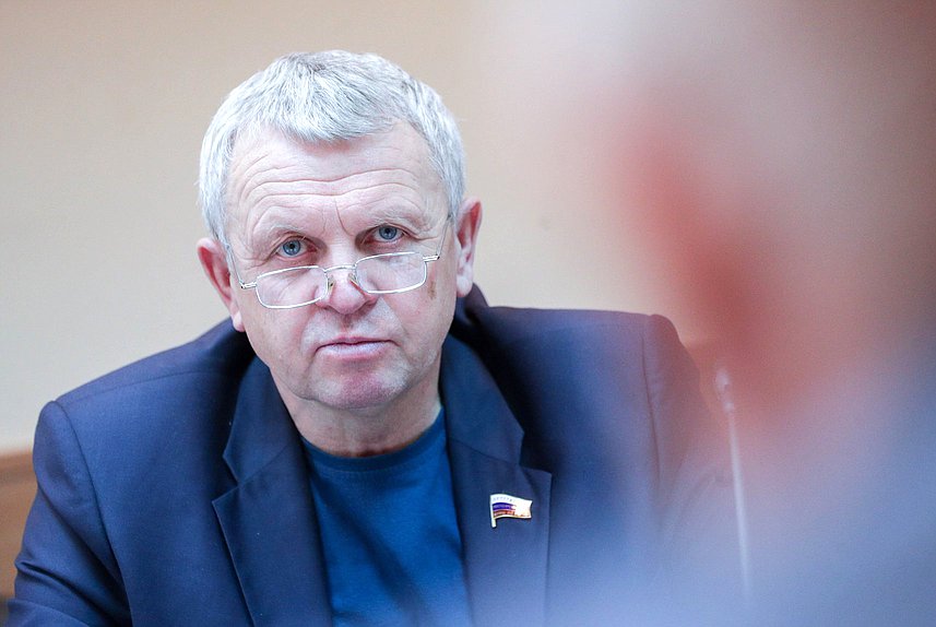 Член Комитета по природным ресурсам, собственности и земельным отношениям Андрей Палкин