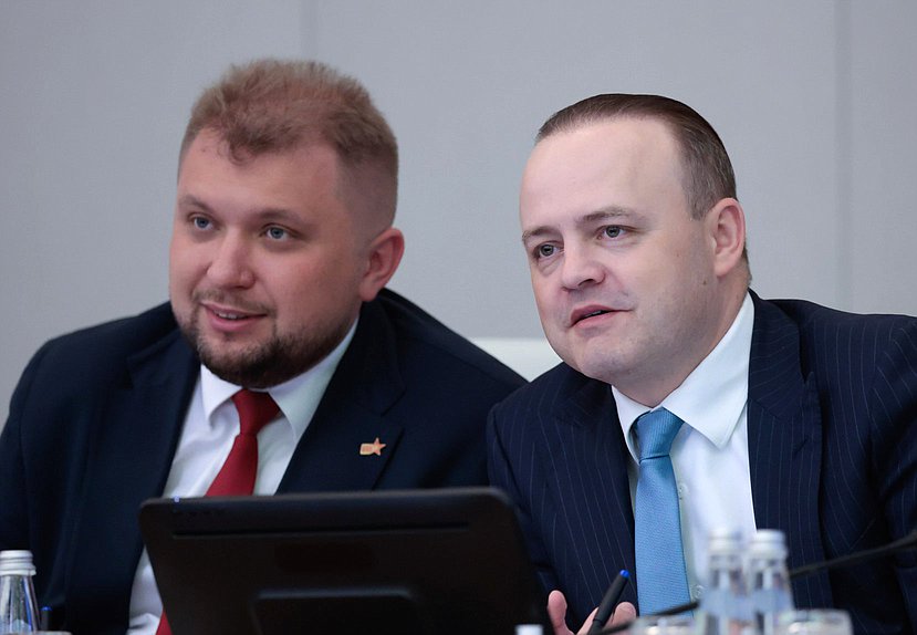 Заместители Председателя Государственной Думы Борис Чернышов и Владислав Даванков