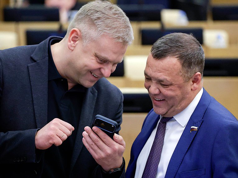 Члены Комитета по безопасности и противодействию коррупции Роман Водянов и Динар Гильмутдинов