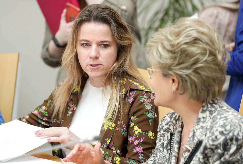 Член Комитета по вопросам семьи, женщин и детей Ольга Коробова