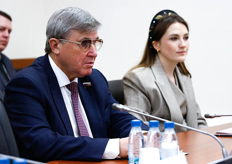 Первые заместители Председателя Комитета по науке и высшему образованию Олег Смолин и Ксения Горячева