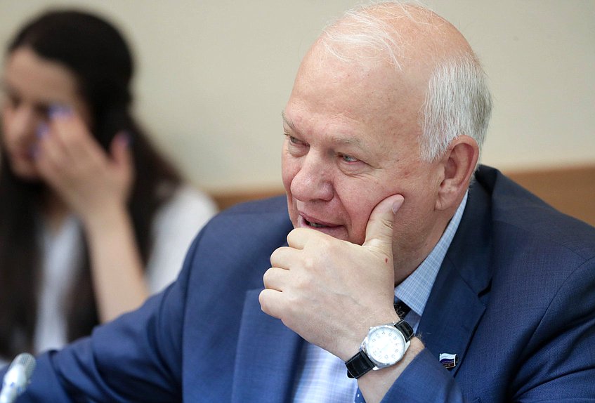 Заместитель Председателя Комитета по экологии, природным ресурсам и охране окружающей среды Анатолий Грешневиков