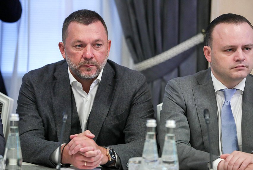 Deputy Chairman of the Committee on Defence Dmitry Sablin and Deputy Chairman of the State Duma Vladislav Davankov