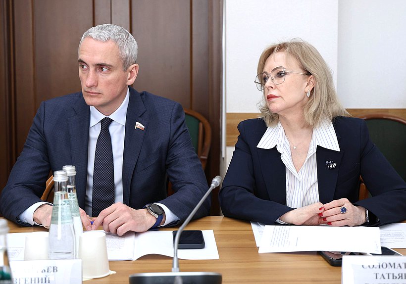 Заместители Председателя Комитета по охране здоровья Евгений Нифантьев и Татьяна Соломатина