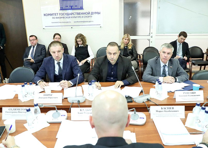 Первый заместитель Председателя Комитета по физической культуре и спорту Дмитрий Пирог, Председатель Комитета Дмитрий Свищев и член Комитета Евгений Ревенко