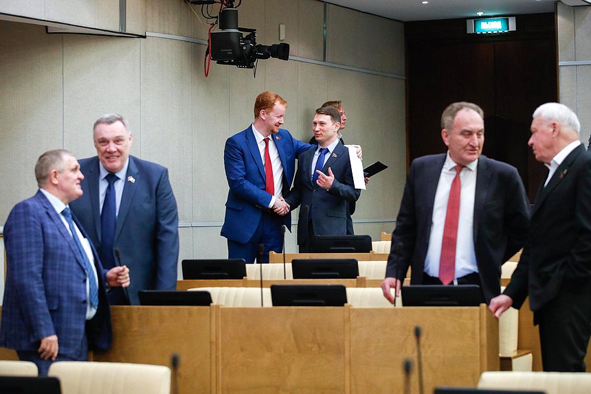 Пленарное заседание (18.04.2023)