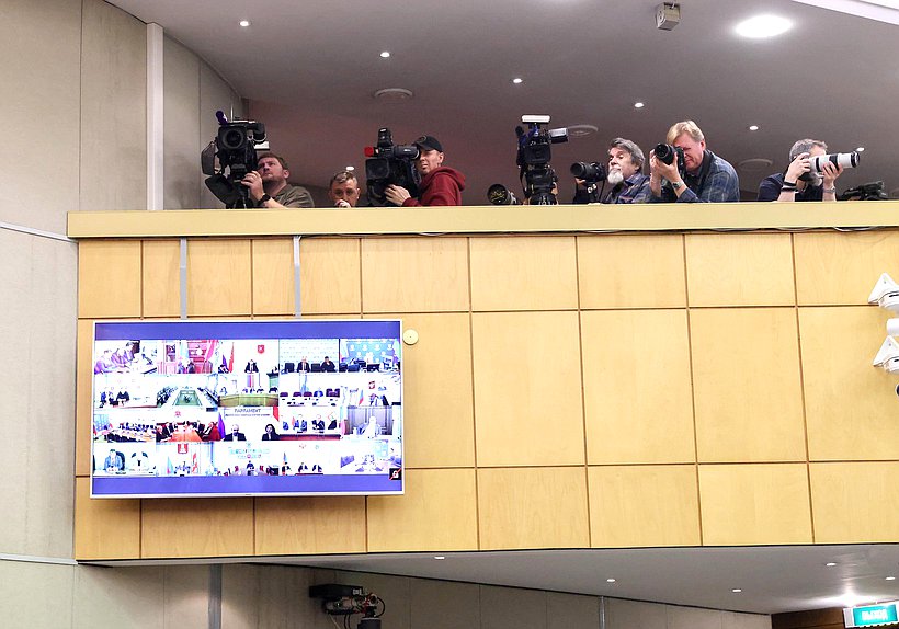 журналисты