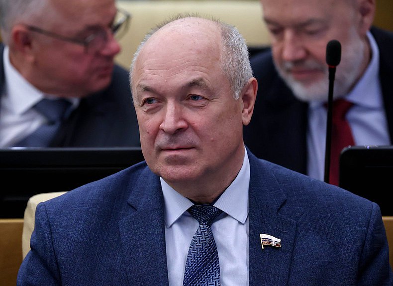Член Комитета по обороне Евгений Лебедев