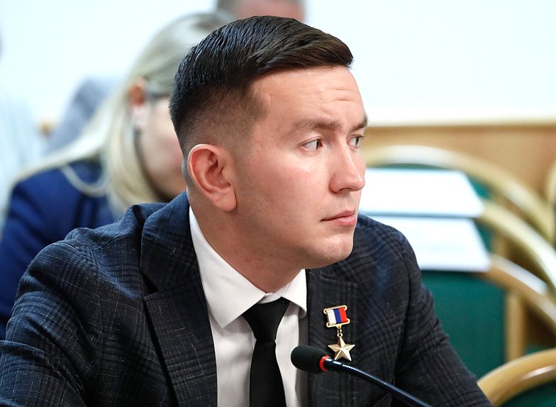 Круглый стол Комитет по защите семьи, вопросам отцовства, материнства и детства, посвященный совершенствованию системы профилактики безнадзорности и правонарушений среди несовершеннолетних: роль государственных органов и общественных объединений