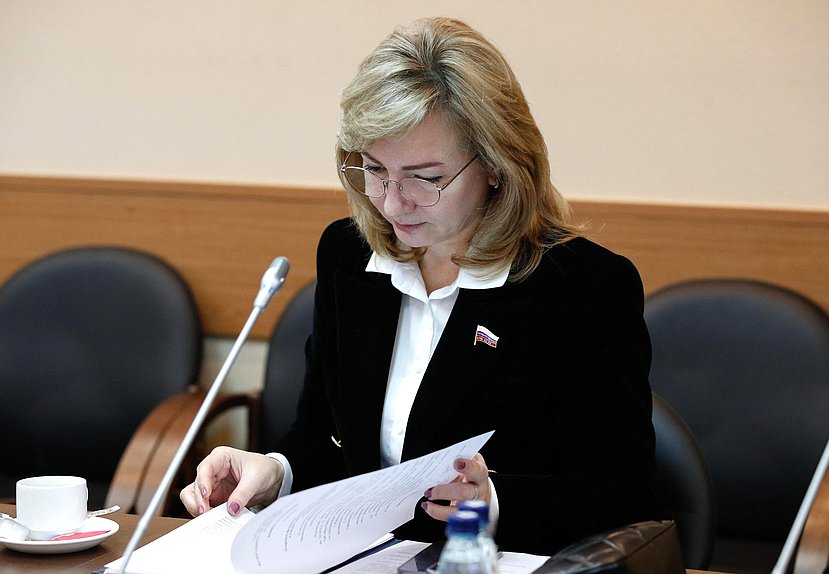 Член Комитета по просвещению Лариса Тутова