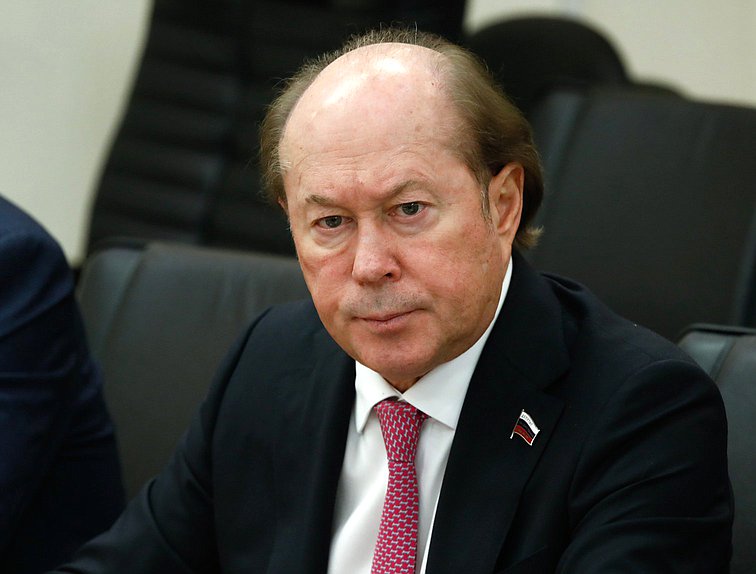 Заместитель Председателя Комитета по науке и высшему образованию Владимир Кононов