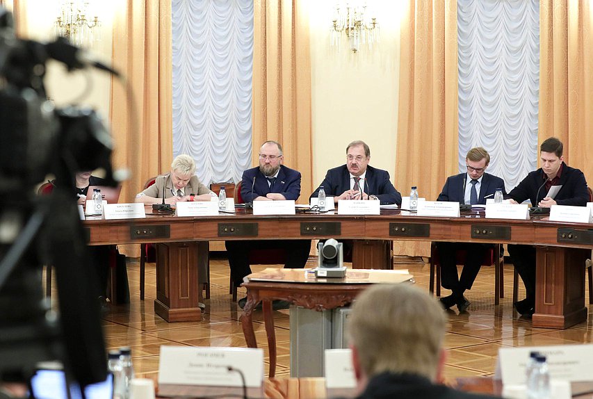 Заседание рабочей группы при Комитете по физической культуре и спорту на тему «Развитие массового спорта в Российской Федерации»