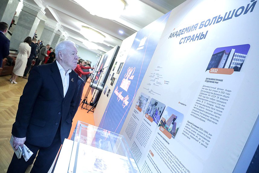 Член Комитета по обороне Виктор Соболев