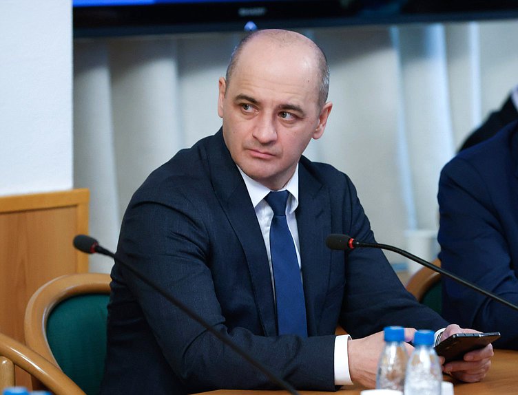 Круглый стол на тему «Реализация Основ государственной политики по сохранению и укреплению традиционных российских духовно-нравственных ценностей в медиапространстве»