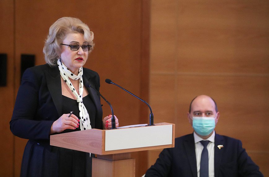 Председатель Комитета по вопросам семьи, женщин и детей Нина Останина