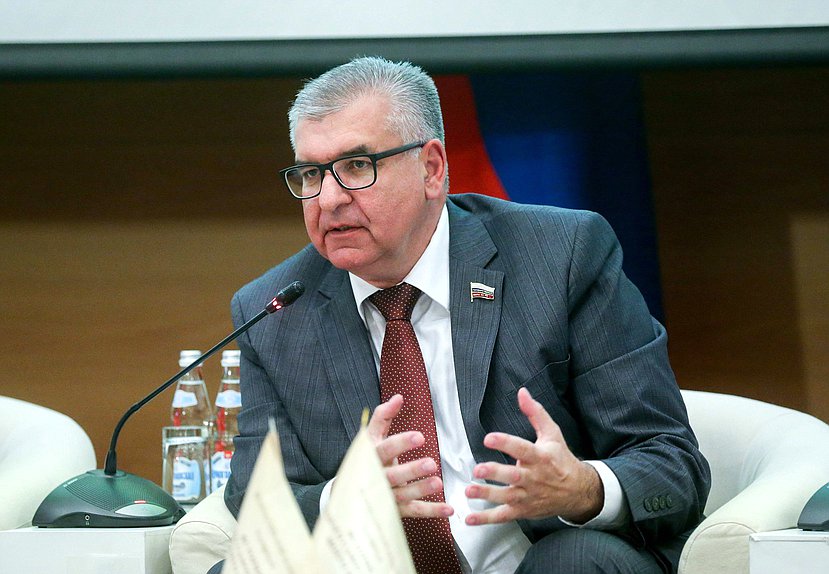 Первый заместитель Председателя Комитета по федеративному устройству и вопросам местного самоуправления Игорь Сапко