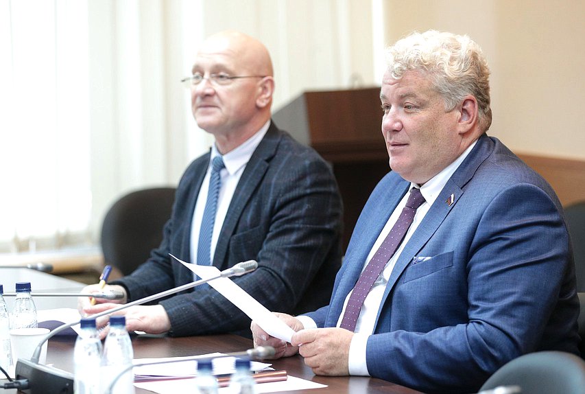 Член Комитета по природным ресурсам, собственности и земельным отношениям Максим Щаблыкин