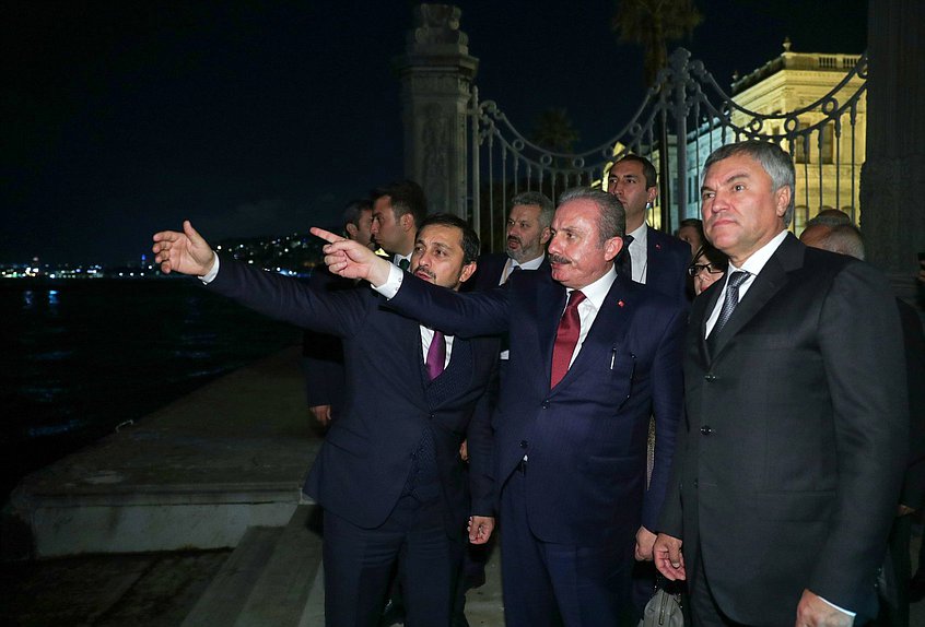 Председатель Великого Национального Собрания Турции Мустафа Шентоп и Председатель Государственной Думы Вячеслав Володин