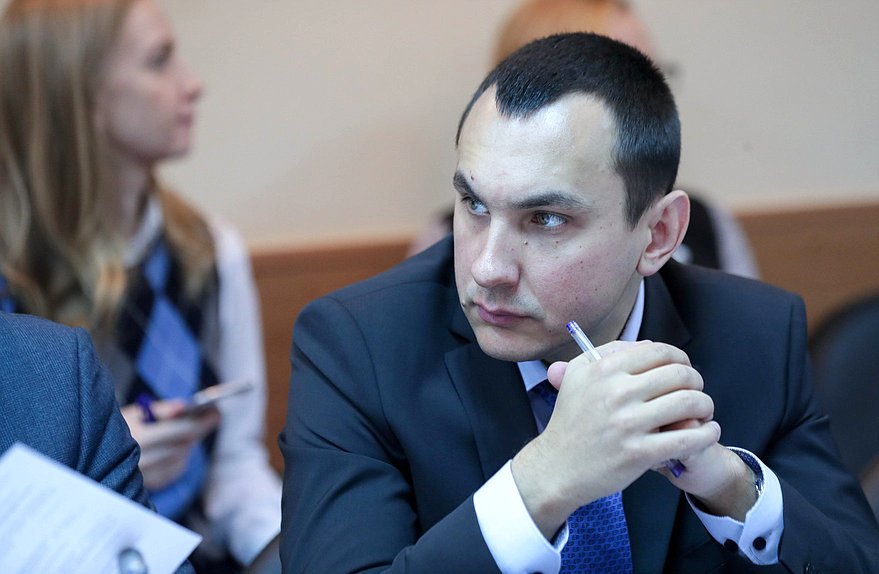 Член Комитета по экологии, природным ресурсам и охране окружающей среды Максим Иванов