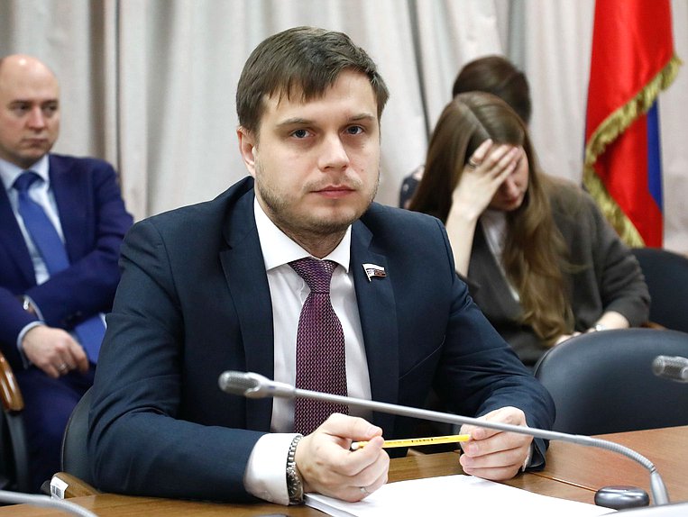 Первый заместитель Председателя Комитета по информационной политике, информационным технологиям и связи Антон Ткачев