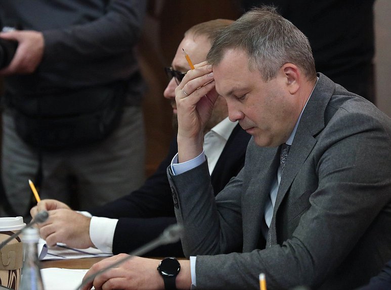 Заместитель Председателя Комитета по информационной политике, информационным технологиям и связи Евгений Попов