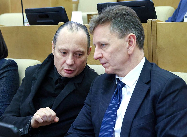 Член Комитета по культуре Иван Мусатов и Первый заместитель Председателя Комитета по науке и высшему образованию Владимир Сипягин