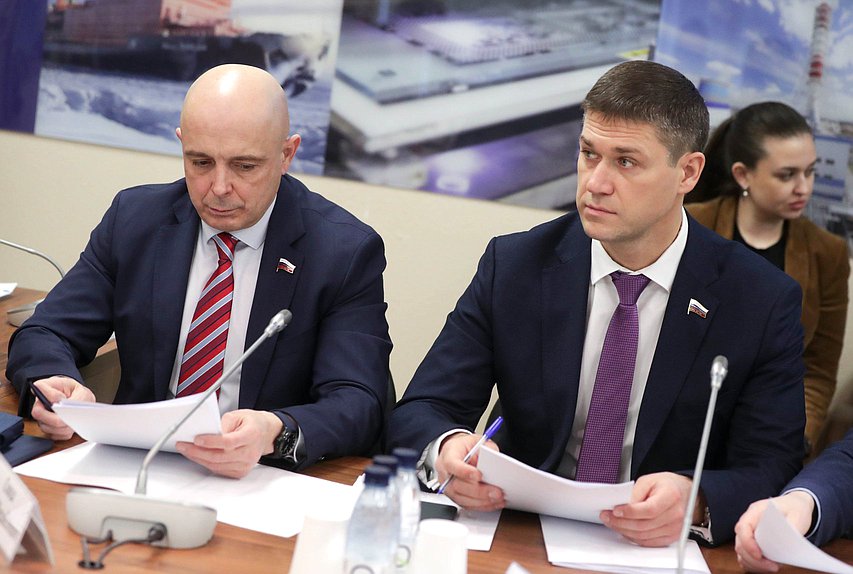 Члены Комитета по экономической политике Сергей Сокол и Сергей Алтухов