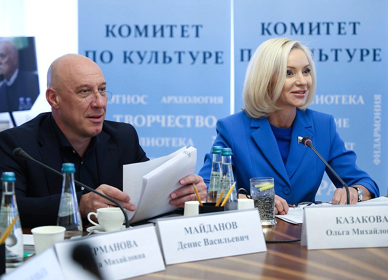 Первый заместитель Председателя Комитета по культуре Денис Майданов и Председатель Комитета Ольга Казакова