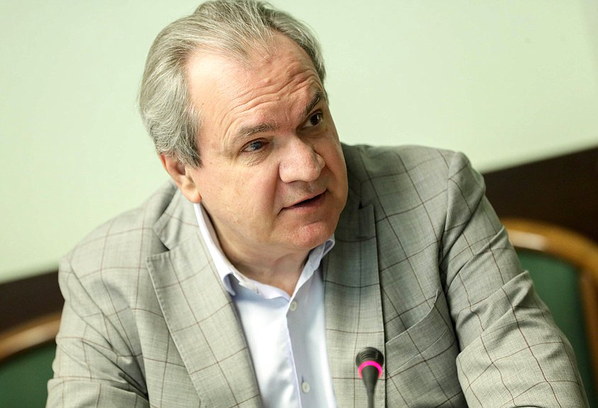 Председатель Совета при президенте РФ по развитию гражданского общества и правам человека Валерий Фадеев