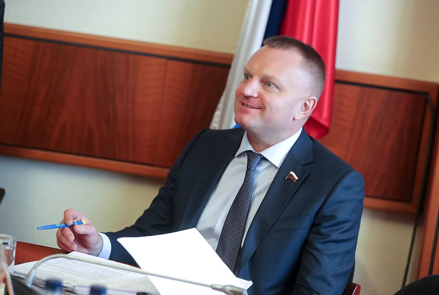 Первый заместитель Председателя Комитета по вопросам собственности, земельным и имущественным отношениям Иван Сухарев
