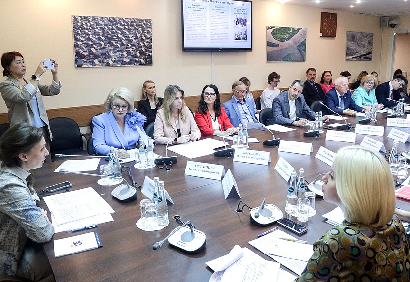 Заседание межфракционной рабочей группы по законодательной реализации государственной политики в сфере сохранения и укрепления традиционных российских духовно-нравственных ценностей
