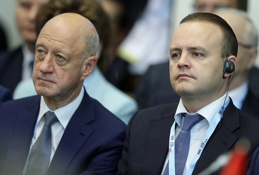 Vice Jefes de la Duma Estatal Alexander Babakov y Vladislav Davankov