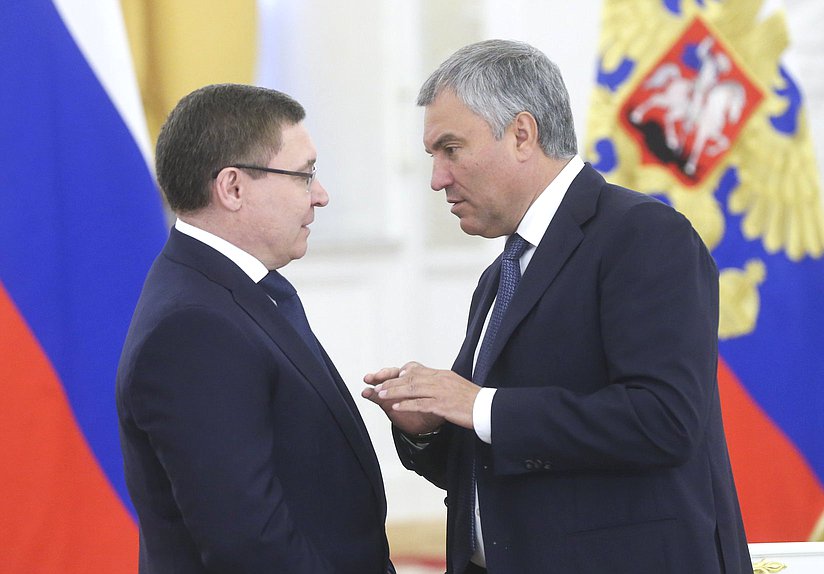 Министр строительства и жилищно-коммунального хозяйства Владимир Якушев и Председатель Государственной Думы Вячеслав Володин