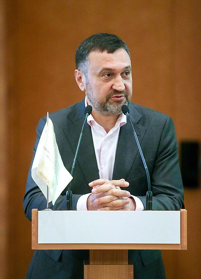 Член Комитета по федеративному устройству и вопросам местного самоуправления Игорь Сухарев