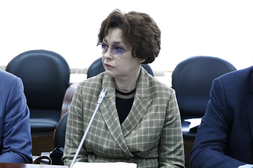 Совещание Комитета по строительству и ЖКХ с представителями министерств и ведомств о проекте федерального закона «О деятельности в сфере оказания услуг по операциям с недвижимостью»
