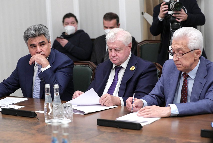 Leader of the New People faction Alexey Nechaev,leader of the Just Russia – For Truth faction Sergey Mironov and leader of the United Russia faction Vladimir Vasiliev