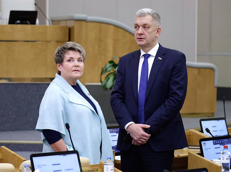 Член Комитета по делам национальностей Лариса Буранова и Председатель Комитета Владимир Иванов