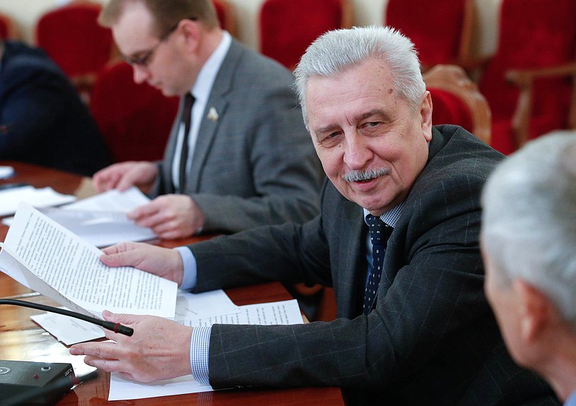 Член Комитета по охране здоровья Николай Осадчий