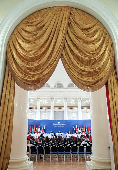 Пленарное заседание Международного парламентского форума СНГ «Пушкинские чтения»