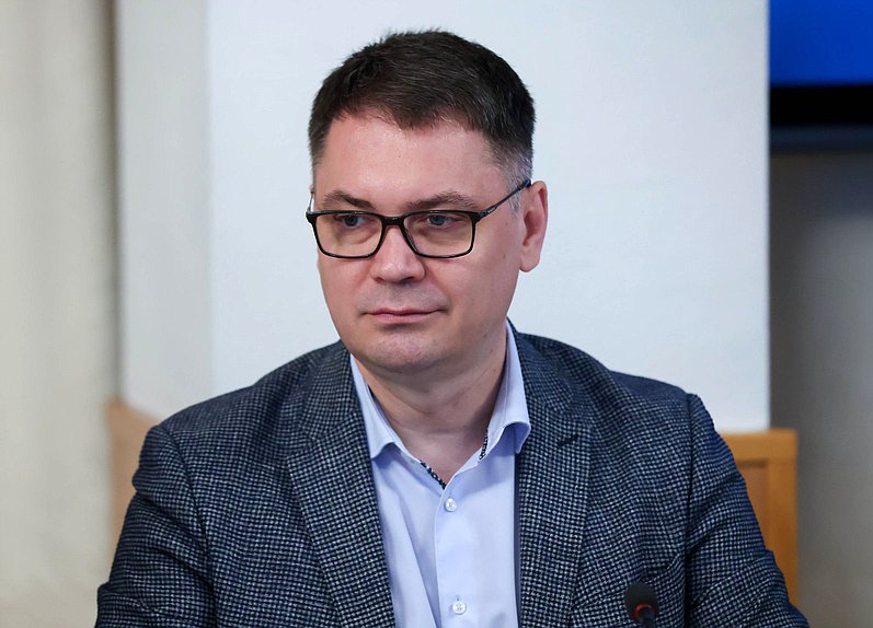 Заместитель Председателя Комитета по вопросам собственности, земельным и имущественным отношениям Алексей Корниенко