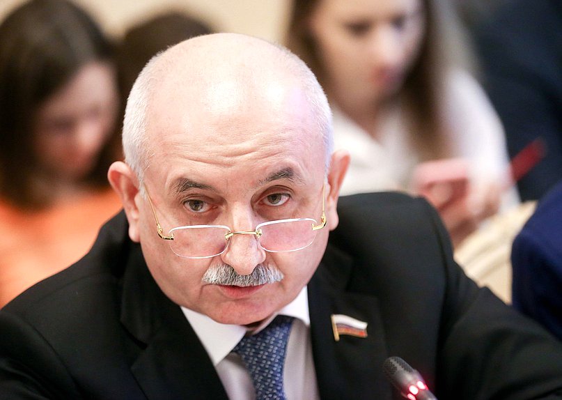 Член Комитета по энергетике Юшаа Газгиреев