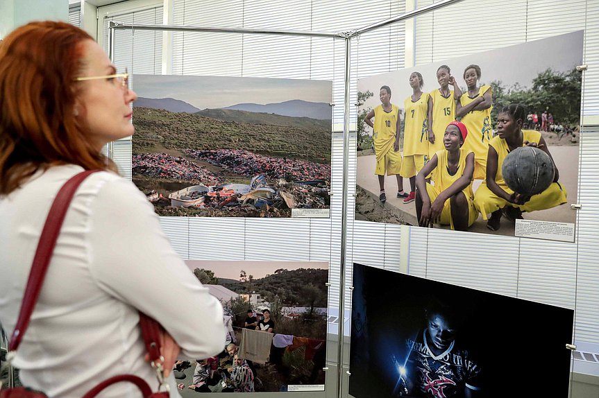 Открытие фотовыставки «Вдали от дома» в преддверии Первого Глобального Форума по беженцам